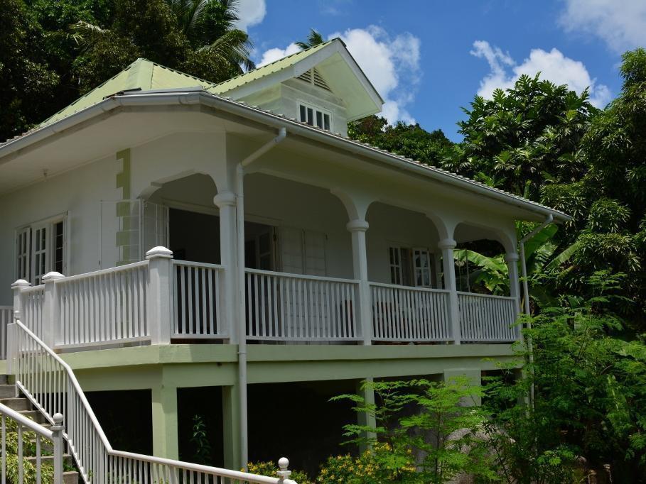Petit Baie Chalet Pointe Larue エクステリア 写真