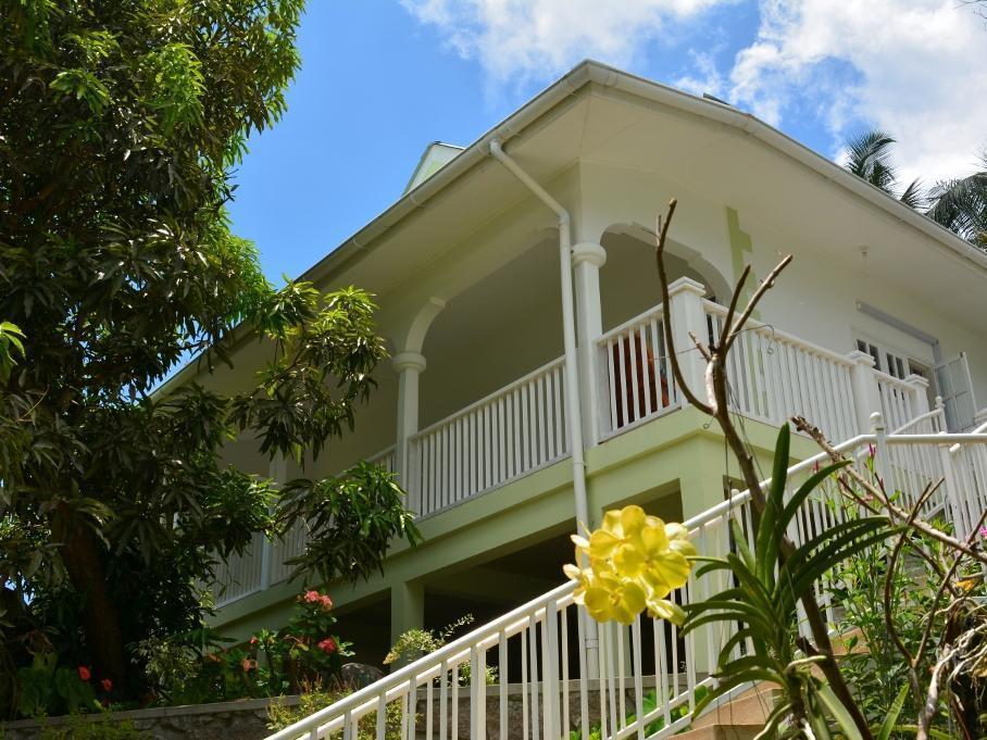 Petit Baie Chalet Pointe Larue エクステリア 写真