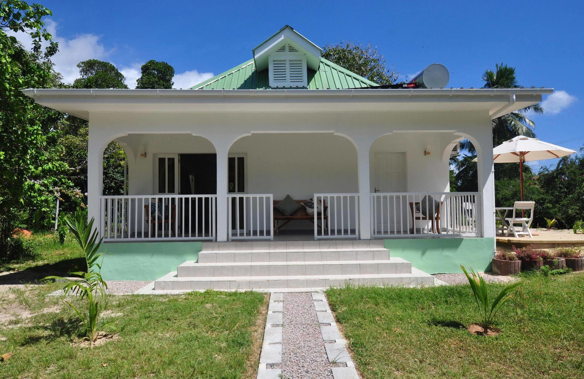 Petit Baie Chalet Pointe Larue エクステリア 写真