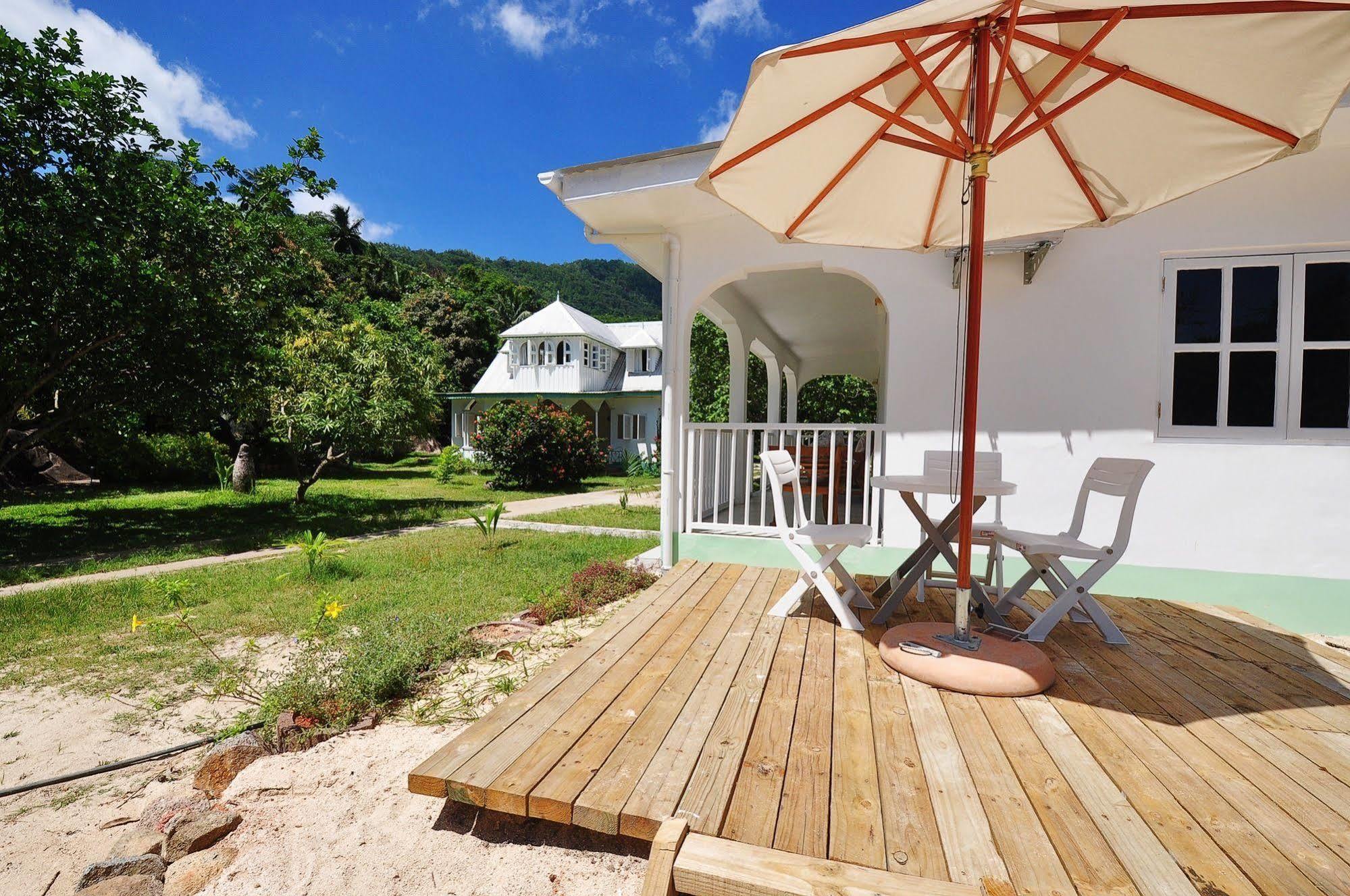 Petit Baie Chalet Pointe Larue エクステリア 写真